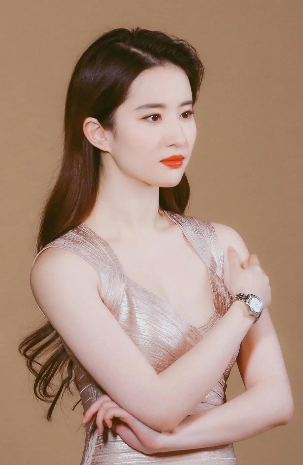 刘亦菲美照新写真，展现魅力与风采的绝美瞬间